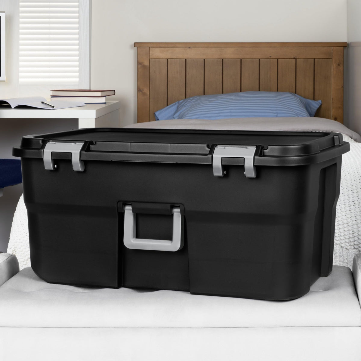 Black 22Gal Wheeled Lockable Storage Footlocker W8478
